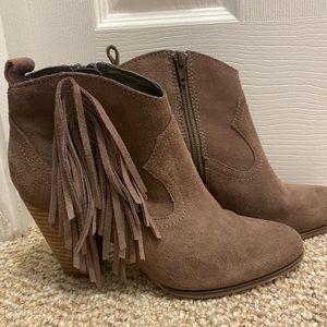 Steve Madden brown taupe suede fringe ankle boots